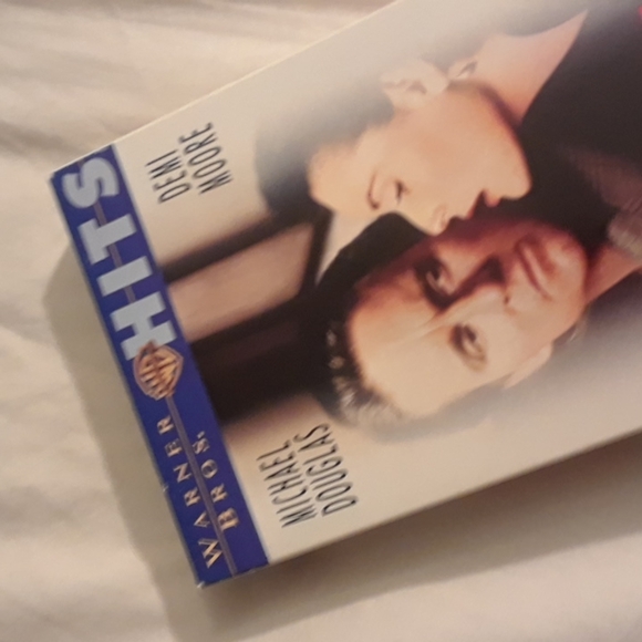 Disclosure Warner bros VHS video tape - Picture 6 of 8